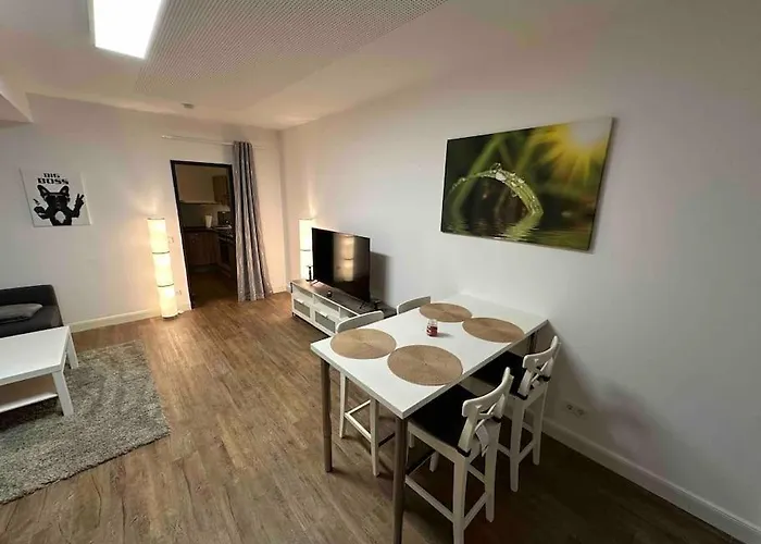 דירה In Uni-naehe *